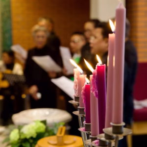 koor als herdenking met herdenkingsfotograaf.